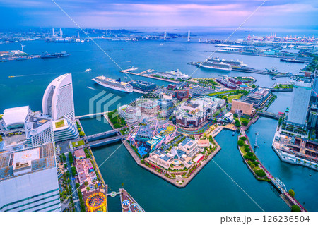日本の横浜都市景観4隻の豪華客船。ノルウェージャン…やリビエラ、ダイヤモンド…、クイーン…マリーン… 日本の横浜都市景観4隻の豪華客船。ノルウェージャン…やリビエラ、ダイヤモンド…、クイーン…マリーン… 126236504