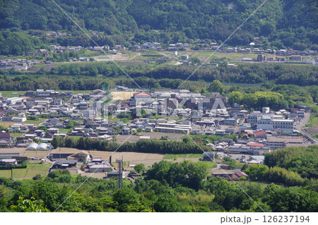 徳島県三好市　健康とふれあいの森から三野町を望む 126237194