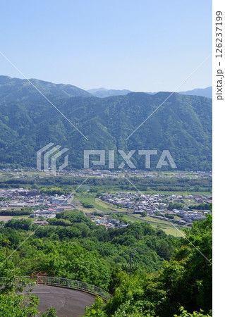 徳島県三好市　健康とふれあいの森から吉野川と河内谷川の合流地点を望む 126237199