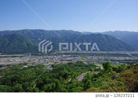 徳島県三好市　健康とふれあいの森から三野町を望む 126237211