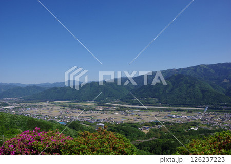 徳島県三好市　健康とふれあいの森から三野健康防災公園方面を望む 126237223