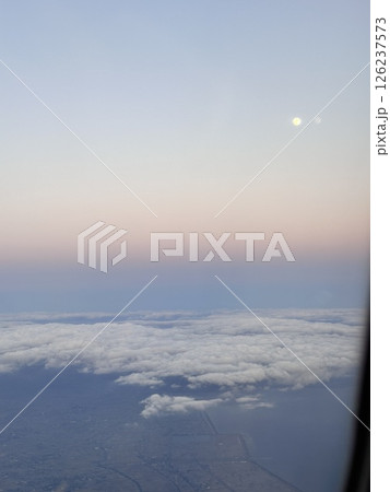 上空から見た夕方 上空から見た夕方 126237573