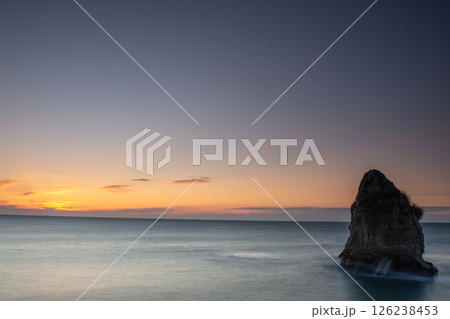 冬の朝焼けに浮かぶ二ツ島　茨城県磯原海岸の観光名所 126238453