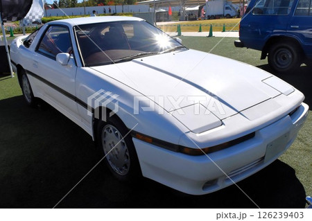 白いスポーツカー(トヨタ・スープラ   初代 A70型 ) 白いスポーツカー(トヨタ・スープラ   初代 A70型 ) 126239403