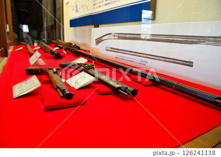 中部地方・松本城・お城の中の展示物、鉄砲、火縄銃・長野県松本市(2) 126241138