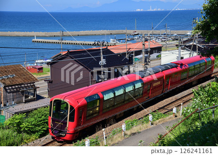 夏の日本海とえちごトキめき鉄道観光列車雪月花 夏の日本海とえちごトキめき鉄道観光列車雪月花 126241161