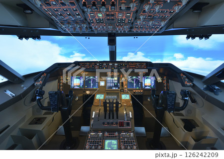 フライトシミュレーター　Boeing747-400　コックピット　操縦席　 126242209