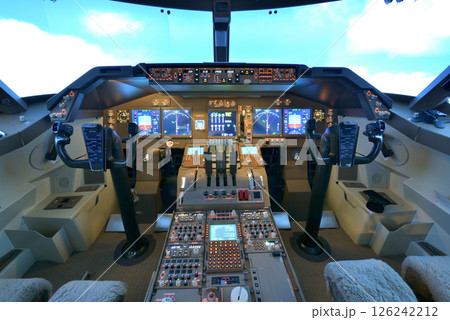 フライトシミュレーター　Boeing747-400　コックピット　操縦席　 126242212
