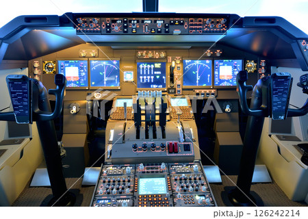 フライトシミュレーター　Boeing747-400　コックピット　操縦席　 126242214