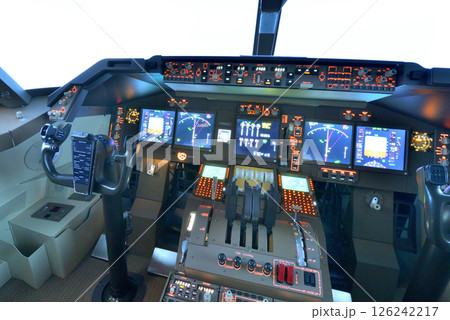 フライトシミュレーター　Boeing747-400　コックピット　操縦席　 126242217