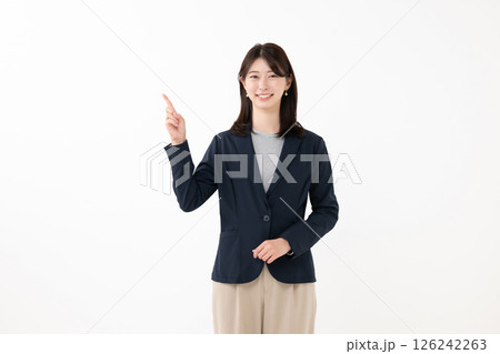 案内する女性 案内する女性 126242263