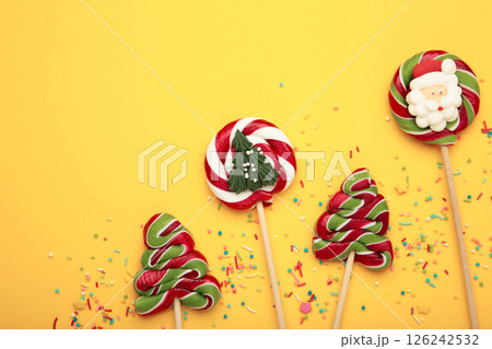 Christmas Candy on yellow background. Sweet lollipop. 126242532