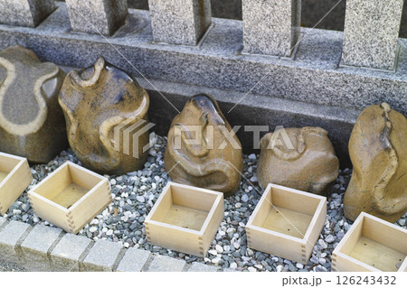 金蛇水神社の蛇石 126243432