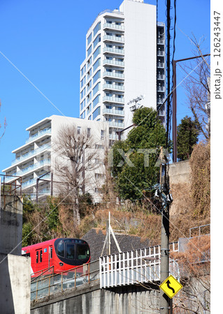 高層マンションと地下鉄丸ノ内線 126243447