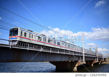 中川橋梁を渡る京成電鉄3400形電車 中川橋梁を渡る京成電鉄3400形電車 126243448