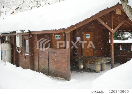 広島県庄原市高野町　冬の大鬼谷オートキャンプ場　炊事場　 126243969