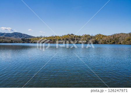 伊東市の一碧湖の風景(静岡県) 126247971