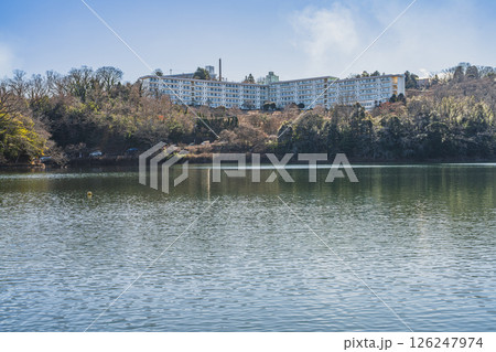 伊東市の一碧湖の風景(静岡県) 126247974