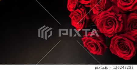 Red roses frame on dark  background top view, floral template with copy space 126248288