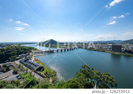 愛知県/ 夏の犬山城 天守からの眺望（景色・風景） 126255012