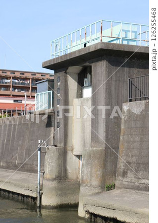 千葉県市川市にある「本行徳水門」 千葉県市川市にある「本行徳水門」 126255468