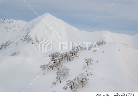 冬山の景色 126258778