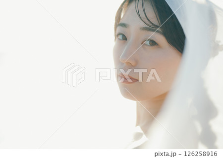 柔らかな光に包まれたブライダルポートレート 柔らかな光に包まれたブライダルポートレート 126258916