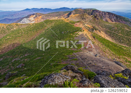 安達太良山山頂から望む鉄山方面と吾妻連峰 安達太良山山頂から望む鉄山方面と吾妻連峰 126259052