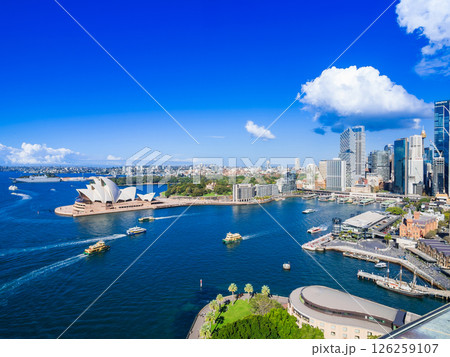 シドニー　ハーバーブリッジから見るオペラハウスとサーキュラー・キー 126259107