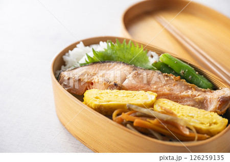 曲げわっぱ弁当 鮭弁当 曲げわっぱ弁当 鮭弁当 126259135