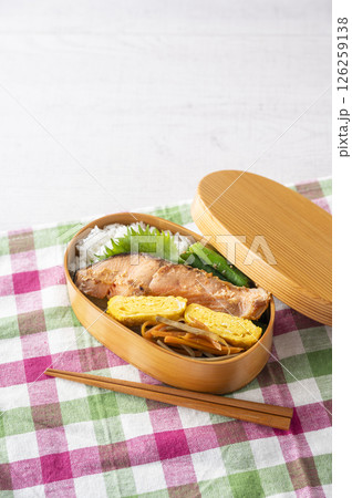 曲げわっぱ弁当 鮭弁当 曲げわっぱ弁当 鮭弁当 126259138