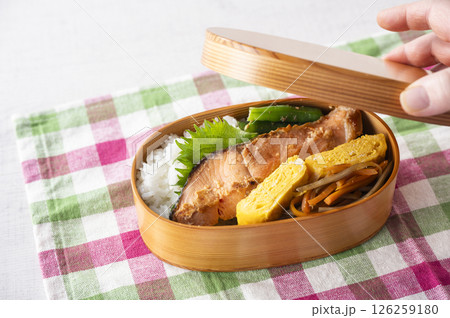 曲げわっぱ弁当 鮭弁当 曲げわっぱ弁当 鮭弁当 126259180