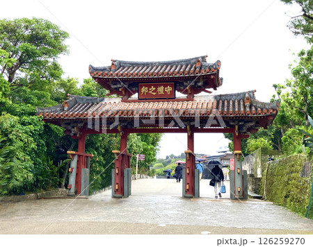 首里城・守礼門（沖縄県・那覇市） 126259270