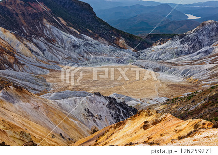 安達太良山・馬ノ背から見る沼ノ平 126259271