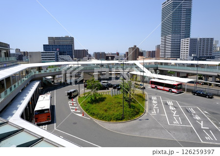 寝屋川市香里園駅前ロータリー 126259397