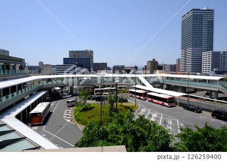 寝屋川市香里園駅前ロータリー 126259400