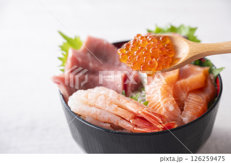 海鮮丼 126259475