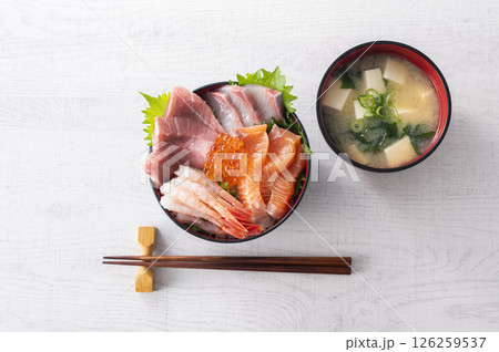 海鮮丼 126259537