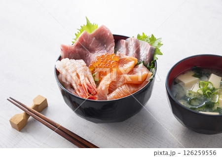 海鮮丼 126259556