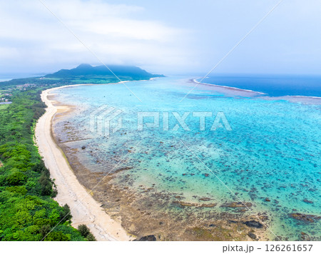 玉取崎周辺の世果報浜(沖縄県石垣市) 玉取崎周辺の世果報浜(沖縄県石垣市) 126261657
