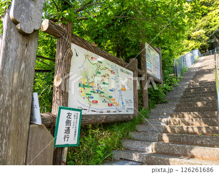 吾妻山公園入口に設置された案内図（神奈川県二宮町） 126261686