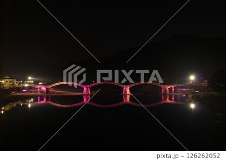 『錦帯橋の夜』ライトアップ 山口県岩国観光　日本　Kintai Bridge 　 126262052