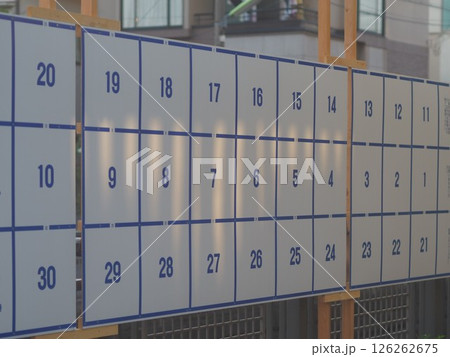 西日が差す選挙の掲示板 西日が差す選挙の掲示板 126262675