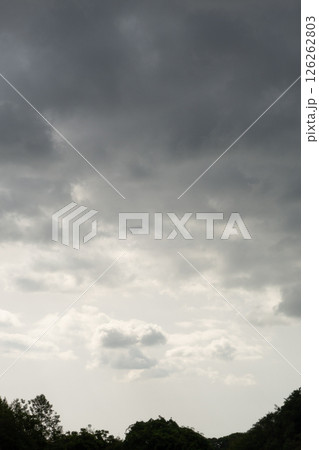 【自然・風景素材】雲空 曇天  雨雲 126262803