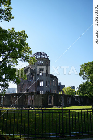 広島　快晴の原爆ドーム 126263301