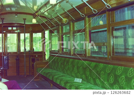 京浜急行の復元車「デ51」の車内、シートに京浜電気鉄道の社紋、1978年6月18日、久里浜工場 京浜急行の復元車「デ51」の車内、シートに京浜電気鉄道の社紋、1978年6月18日、久里浜工場 126263682