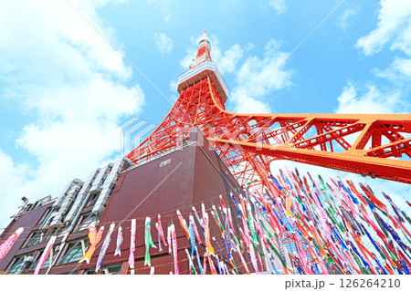 東京都港区、東京タワーとこいのぼりの風景 126264210