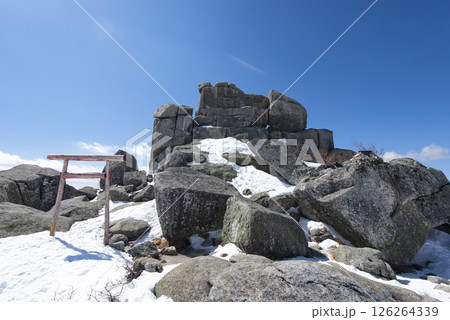 山梨県金峰山　山頂の五丈石 126264339