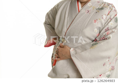 和服、着物を着る手順　着物を着る 126264983