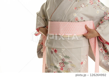 和服、着物を着る手順　着物を着る 126264992